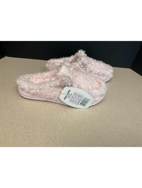 New! Womens Hey Dude Wendy Pink Fuzzy Comfort Slippers. Size 6. Nice Shoes!!!